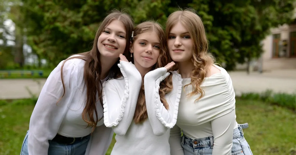 découvrez l'histoire fascinante des belleville triplets, un trio unique mêlant talent et complicité, au cœur du quartier animé de belleville.